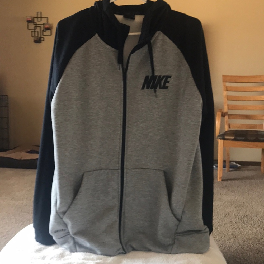 Men’s Nike hoodie. Size L